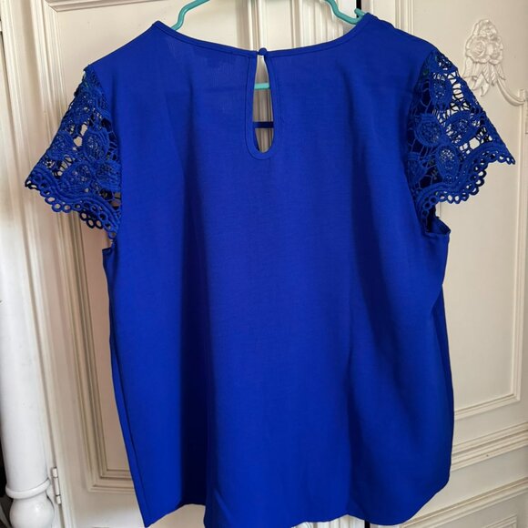 NWOT Mine brand cobalt blue blouse w/ lace cap sleeves, women's size large - Picture 2 of 8